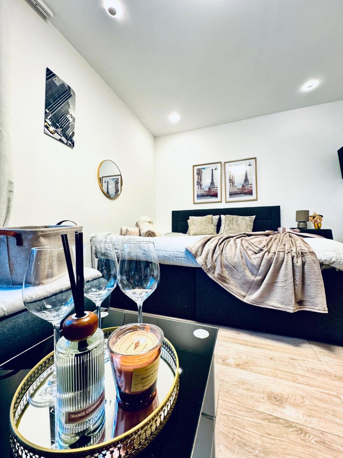Central King Studio - 10 Mins Walk From Downtown Wien Exteriör bild