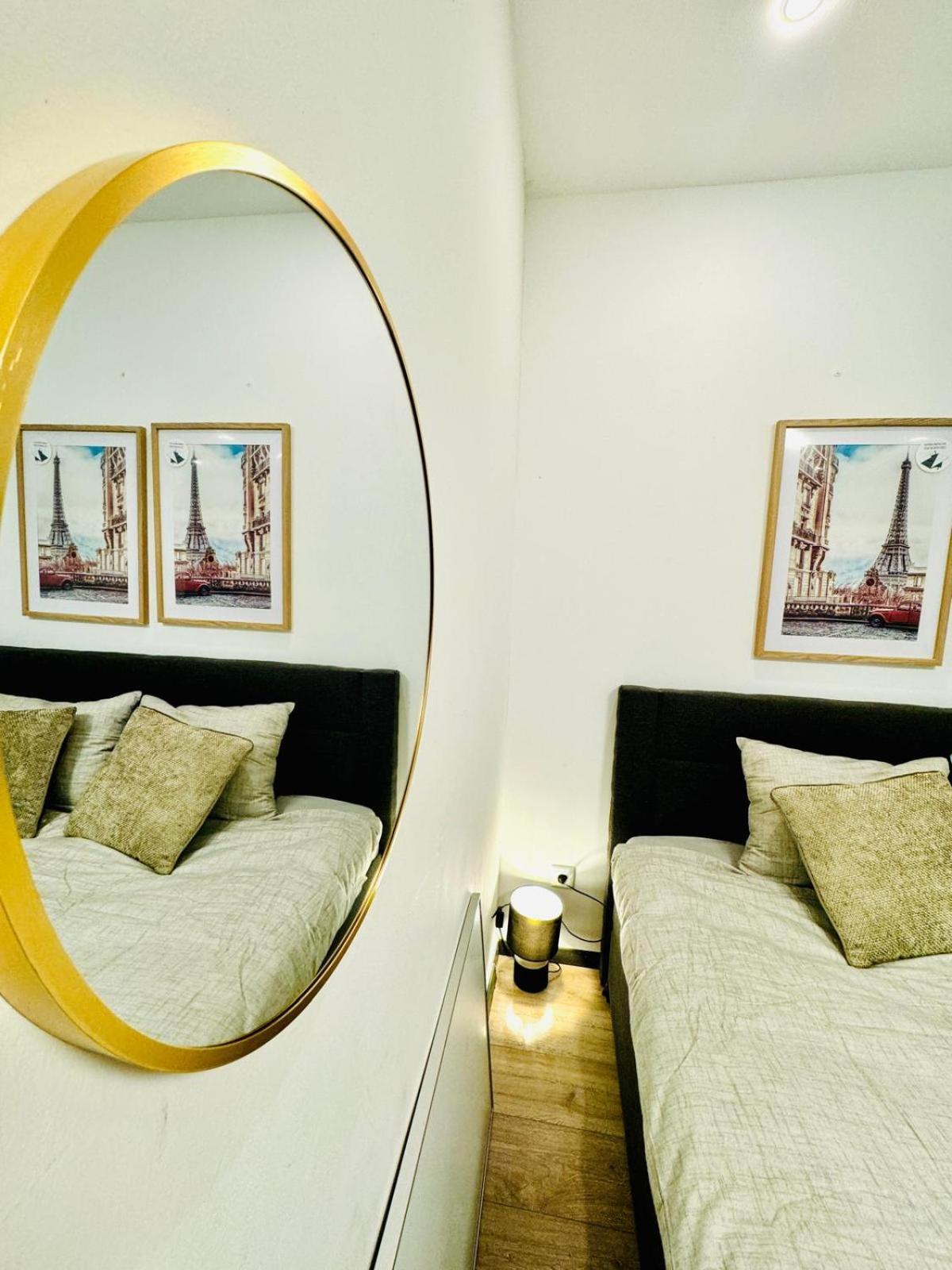 Central King Studio - 10 Mins Walk From Downtown Wien Exteriör bild