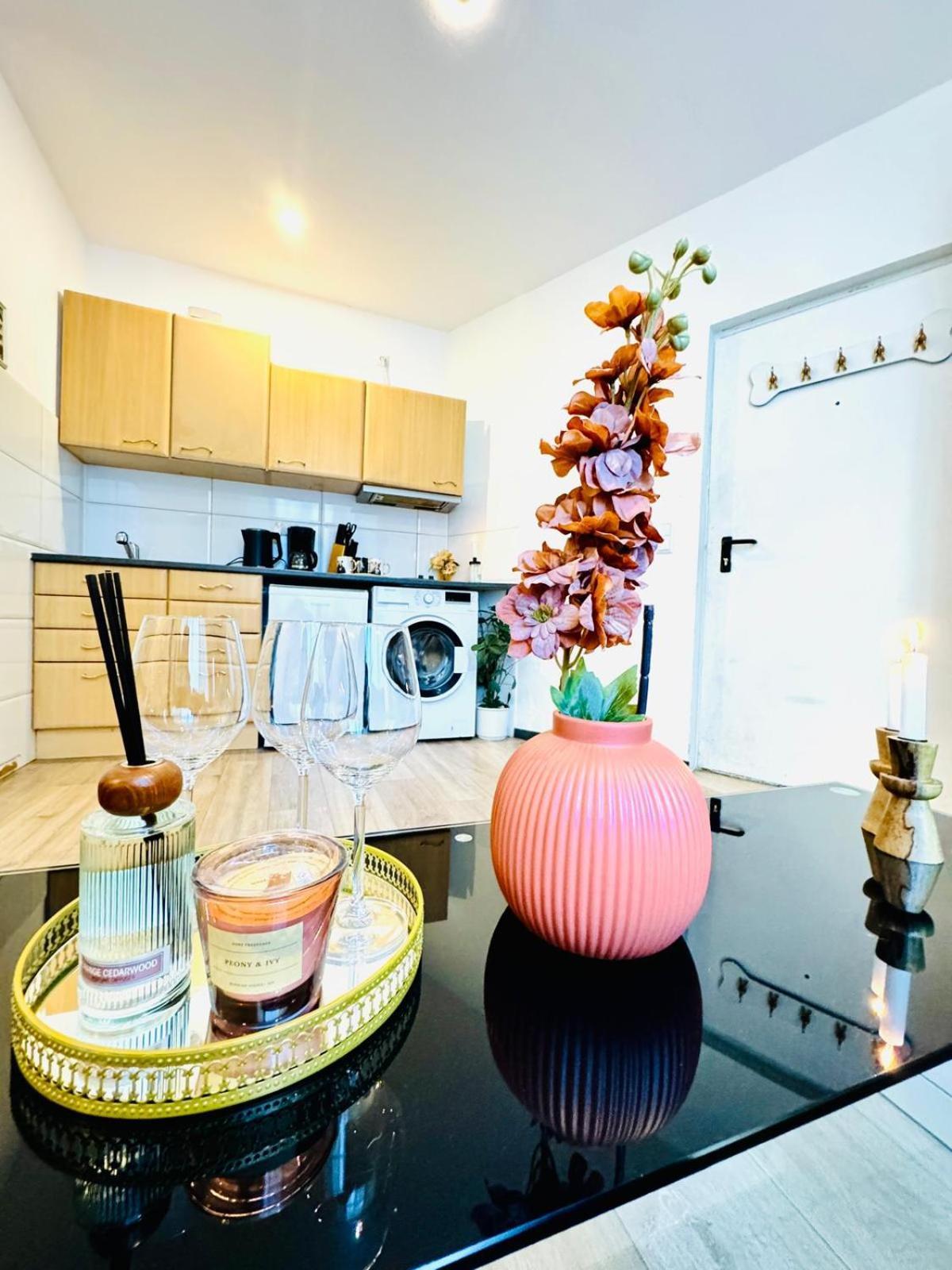Central King Studio - 10 Mins Walk From Downtown Wien Exteriör bild
