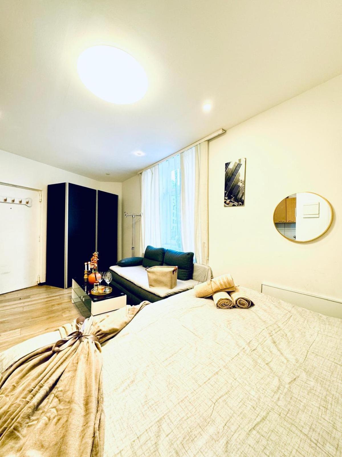 Central King Studio - 10 Mins Walk From Downtown Wien Exteriör bild