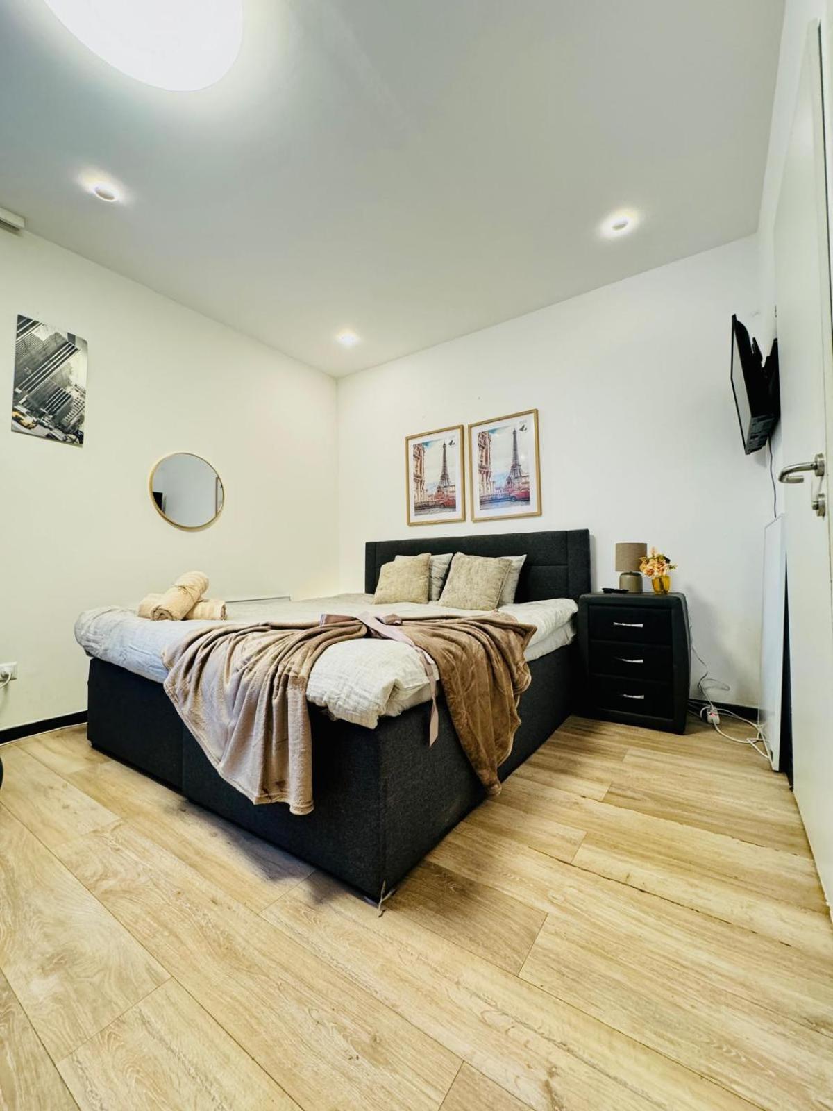 Central King Studio - 10 Mins Walk From Downtown Wien Exteriör bild