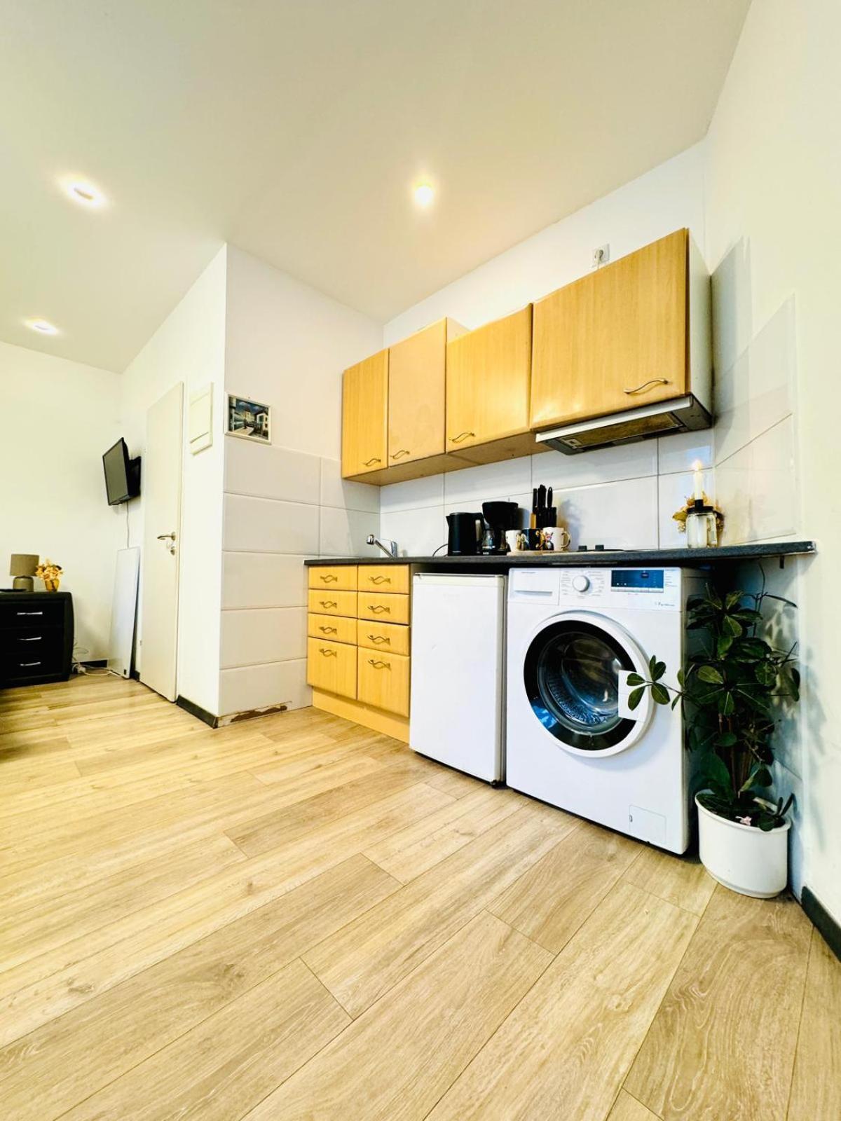 Central King Studio - 10 Mins Walk From Downtown Wien Exteriör bild