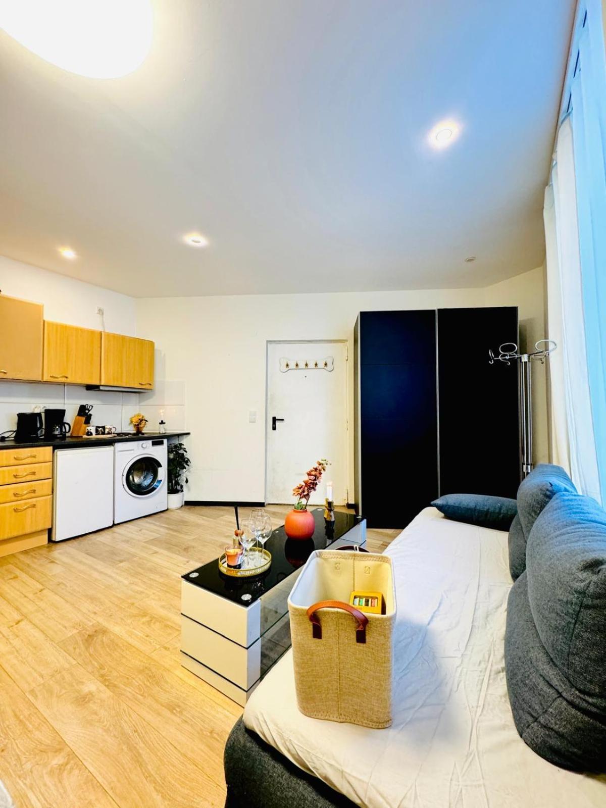 Central King Studio - 10 Mins Walk From Downtown Wien Exteriör bild