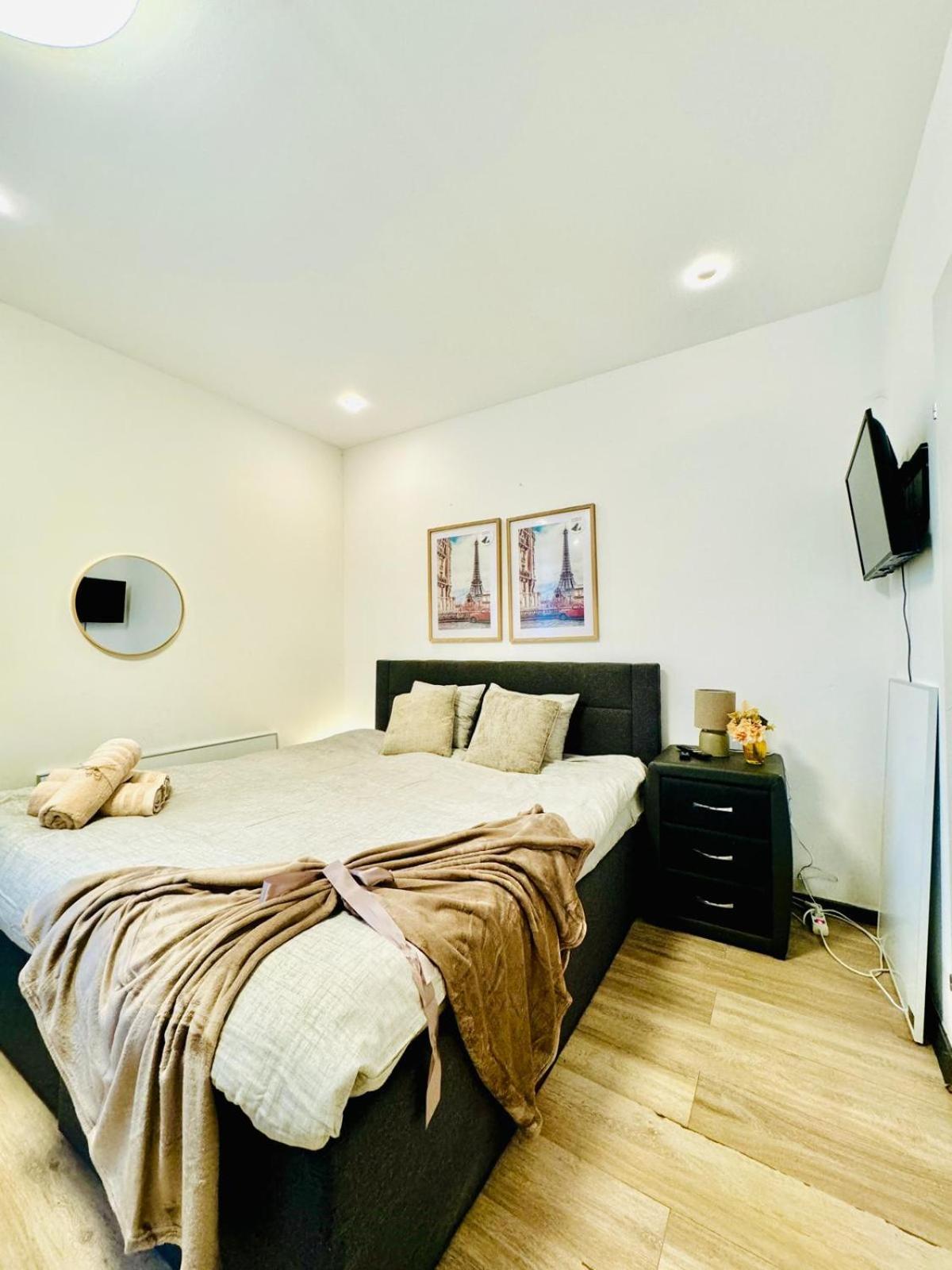 Central King Studio - 10 Mins Walk From Downtown Wien Exteriör bild